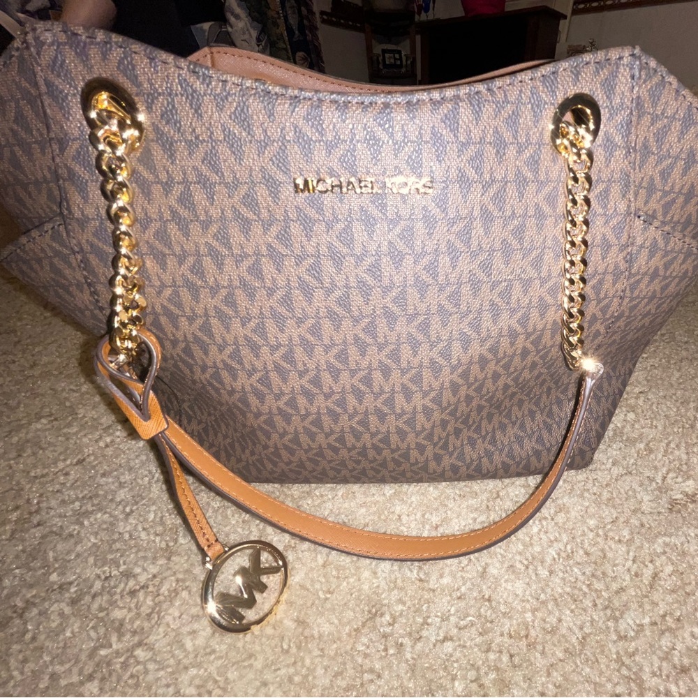 MIchael Kors large jet set large shoulder bag